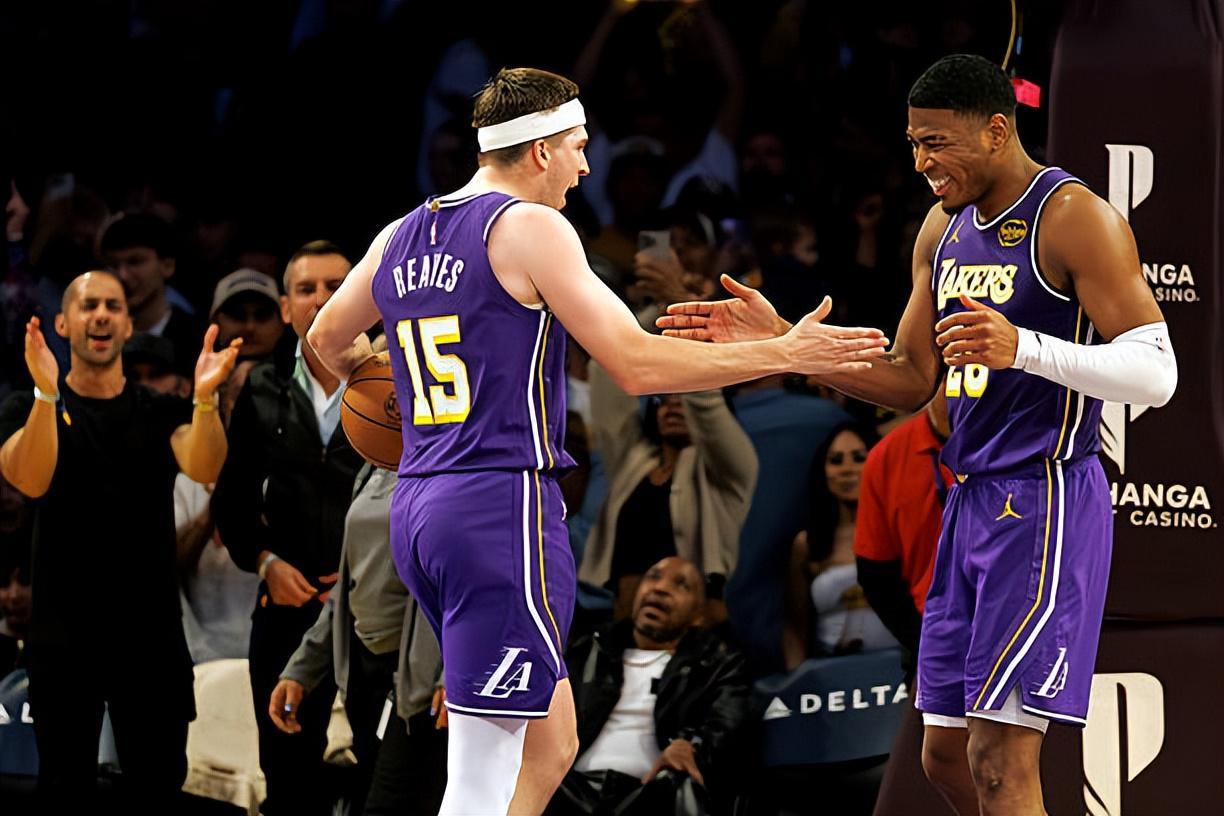 开云权威入口-进攻端的作用太突出了，湖人还是应该让锋线大将赶紧回归先发？