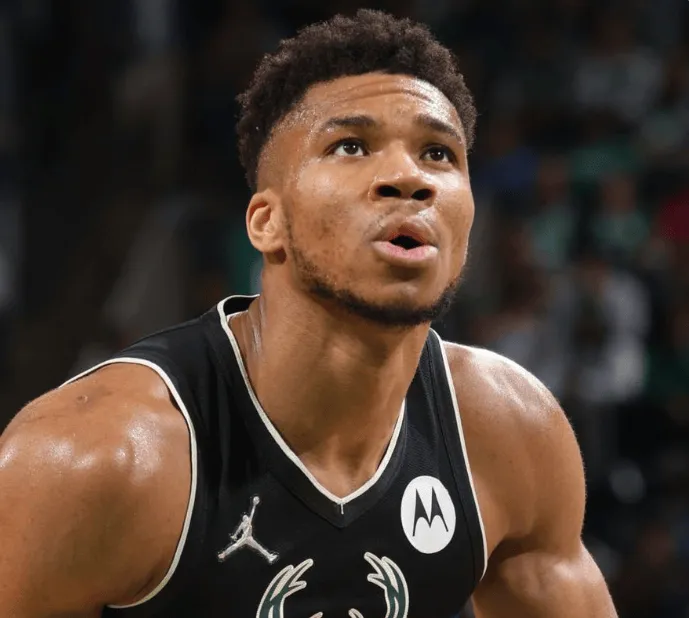 开云综合服务-字母：这赛季我们打得太差了，是否会被交易由球队决定